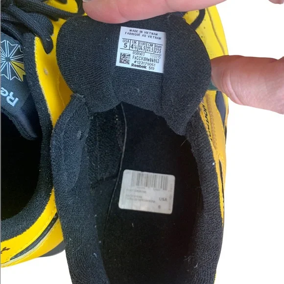 Yellow classic Reebok size 5